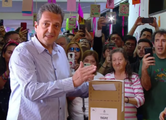 Sergio Massa votó acompañado de su familia