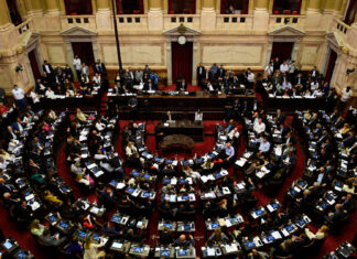 La oposición cerca de alcanzar los votos para anular el DNU