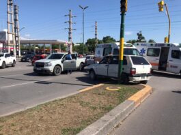 Choque entre dos vehículos en avenida Paraguay