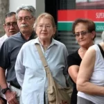 El Gobierno oficializó un bono extraordinario para jubilados