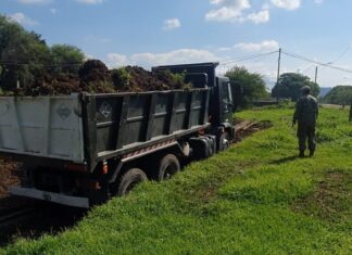 La Municipalidad avanza con las tareas de limpieza del canal Juan XXIII