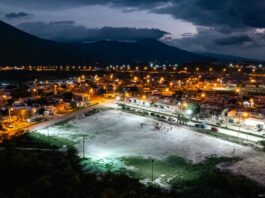 La Municipalidad colocó nuevas luminarias en la cancha de fútbol de San Ignacio