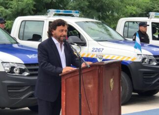 Sáenz entregó móviles a la Policía con un mensaje a los docentes: “Les pido comprensión”