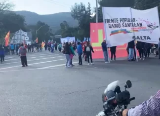 jornada nacional de protesta: En Salta hay calles cortadas Imagen de archivo