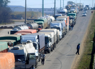 Amenaza de paro: primero docentes, ahora camioneros