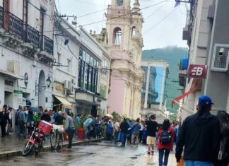 Rentas sin atención: Empleados reclaman recortes en los sueldos