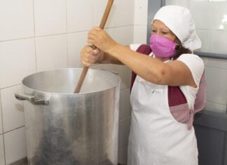 Un docente descubrió leche vencida de la Copa de leche en una escuela de Salta