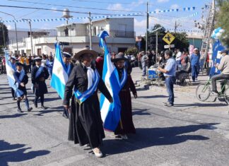25 de Mayo: Desfile y feria gastronómica