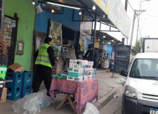 Despejaron más de 20 puestos comerciales que ocupaban el espacio público en zona sur
