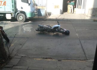 Accidente entre una Moto y un Taxi en calle Güemes