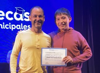 Se entregaron más de 500 becas municipales a estudiantes de la ciudad