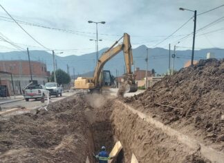 Aguas del norte repara la red colectora cloacal en distintos puntos de zona sur