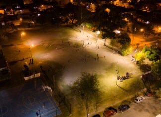 La municipalidad colocó nuevas luminarias en barrio Limache