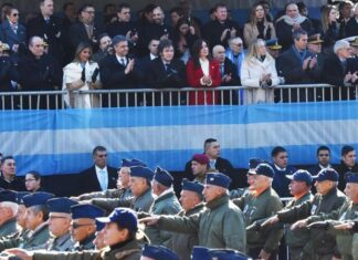 Comenzó el desfile militar por el 9 de Julio en Buenos Aires
