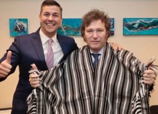 Milei felicitó a Santiago Peña por alcanzar el investment grade para Paraguay