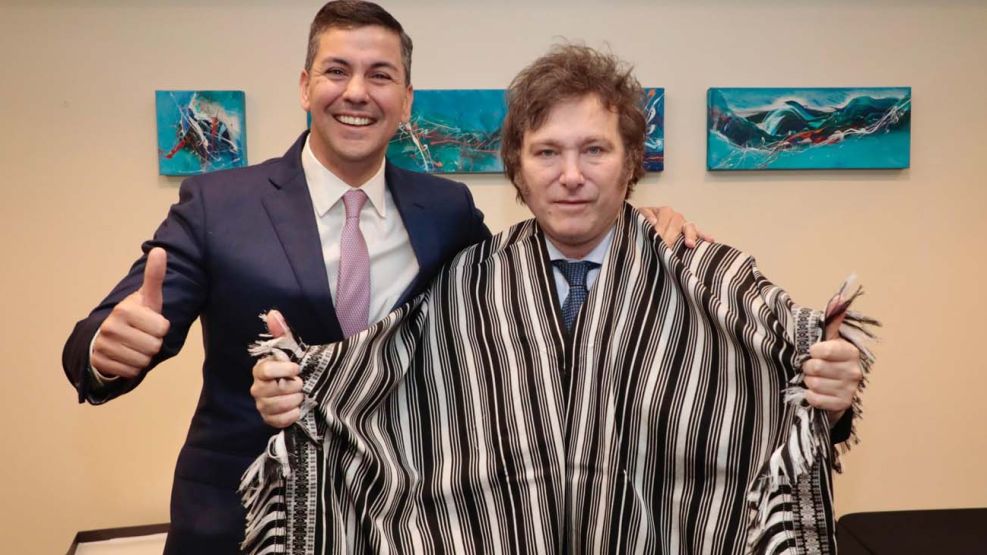 javier-milei-y-santiago-pena-20231210-1715822