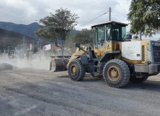 Se ejecuta la repavimentación de la avenida principal del barrio San Ignacio