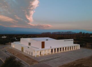 El Centro de Convenciones de Cafayate inaugurado por Sáenz es un hito para el turismo en los Valles Calchaquíes