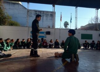 Alumnos del colegio Guido Spano tomaron el curso de primeros auxilios