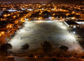 Se colocaron nuevas luminarias en la canchita del barrio Municipal