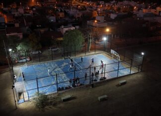 La municipalidad continúa iluminando playones deportivos