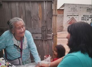 Seco hizo entrega de colchones y elementos a abuelos de Misión San Francisco