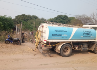 Continúa la asistencia a barrios con variaciones en el sistema de agua en Tartagal