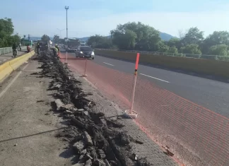 Ejecutan reparación de juntas en el puente de la avenida Paraguay