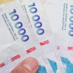 El salario mínimo sube a $383.800 y llegará a $437.000 en abril de 2027