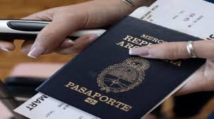 El Gobierno prorrogó hasta 2027 el impuesto del 7% para los pasajes al exterior