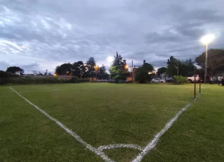 Colocaron nuevas luminarias en la canchita de fútbol del barrio Los Profesionales