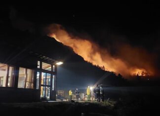 El gobernador de Chubut acusó a Mapuches de iniciar nuevos incendios