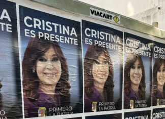 Aparecieron afiches en CABA que impulsan la candidatura de la ex presidenta