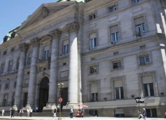 La Justicia suspendió el decreto que transforma al Banco Nación en Sociedad Anónima