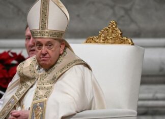 El Vaticano informó que el papa Francisco se encuentra “estable” tras una noche de buen descanso