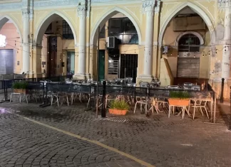 Se colocaron bolardos para reordenar los límites de los comercios en plaza 9 de Julio