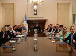 “Hoy se trabaja”, la foto de Milei y su gabinete en medio de la medida de fuerza