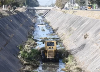 La Municipalidad avanza con la limpieza integral del canal de la avenida Yrigoyen