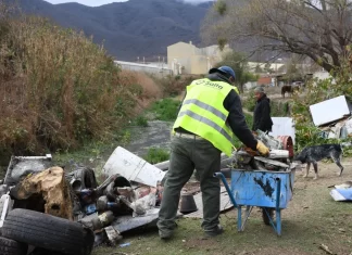 La Municipalidad realiza tareas de limpieza en el canal Tinkunaku