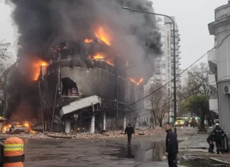 Impactante incendio de un depósito de electrodomésticos en La Plata