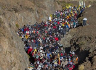 Llegan a la Catedral las peregrinaciones mas numerosas del Milagro