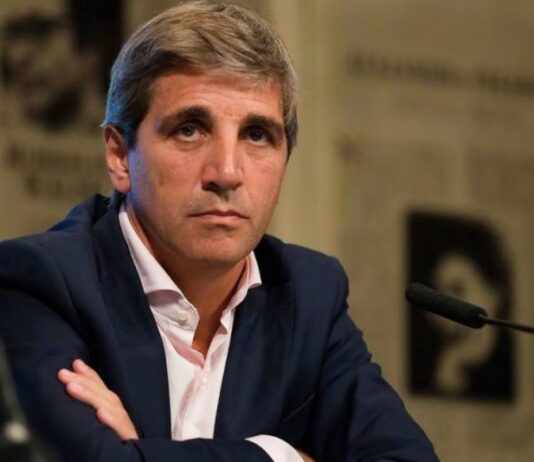 Luis Caputo lanzó un plan para fomentar los créditos hipotecarios