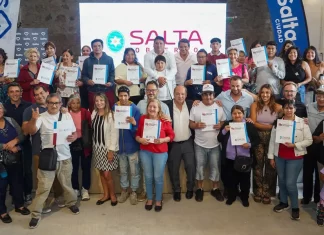 Más de 120 familias recibieron escrituras de sus viviendas