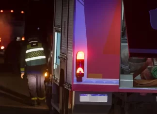 Remís se incrustó contra un camión en la Ruta Nacional 9