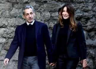 El ex presidente francés Nicolas Sarkozy ingresó a la cárcel para cumplir una condena de cinco años
