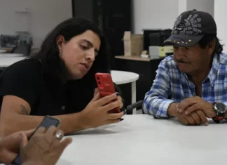 Adultos mayores aprendieron a usar herramientas para el manejo del celular