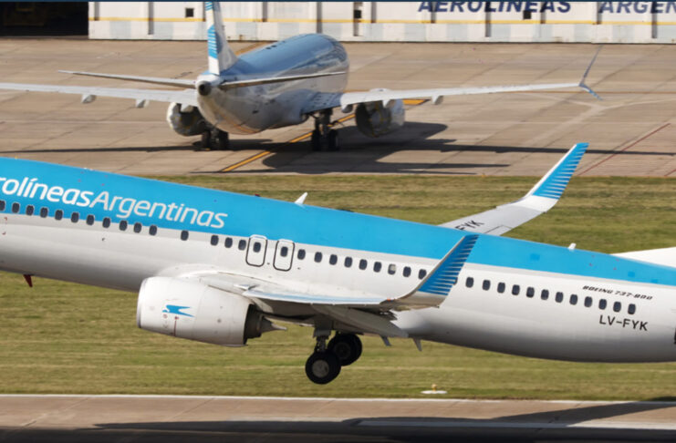 Aumenta 565% la tasa de seguridad aérea y encarece los pasajes en Argentina