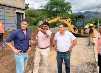 Avanza la obra de la nueva red de agua potable para barrio Santiago Apóstol en La Caldera