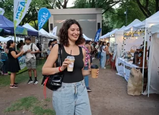 Gran concurrencia de vecinos y turistas en “El Cafetón