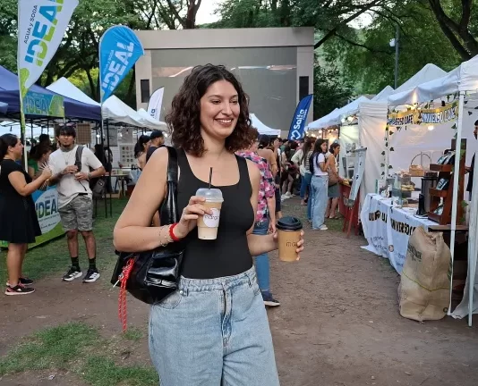 Gran concurrencia de vecinos y turistas en “El Cafetón